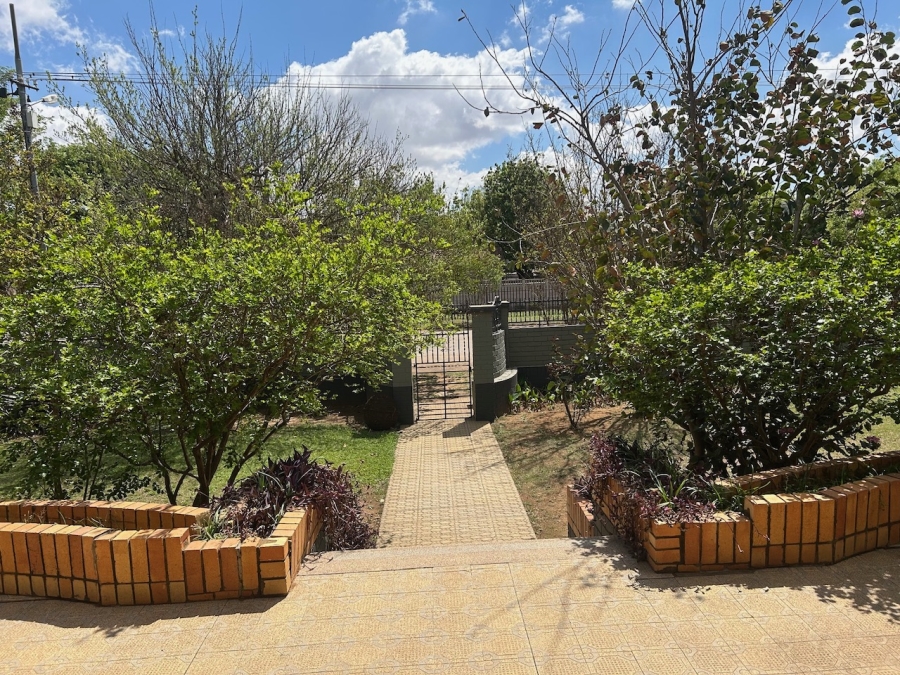 4 Bedroom Property for Sale in Viljoenskroon Free State